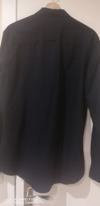 Camisa de homem em ganga escura