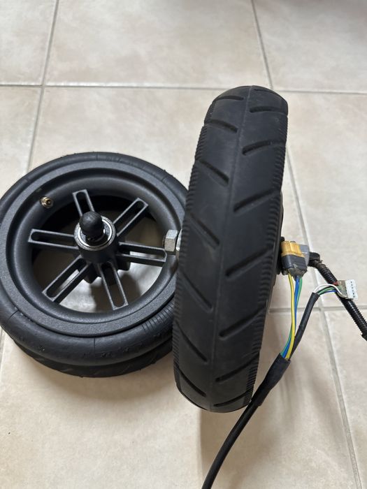 Vendo roda motor trotinete  mais roda traseira 30€