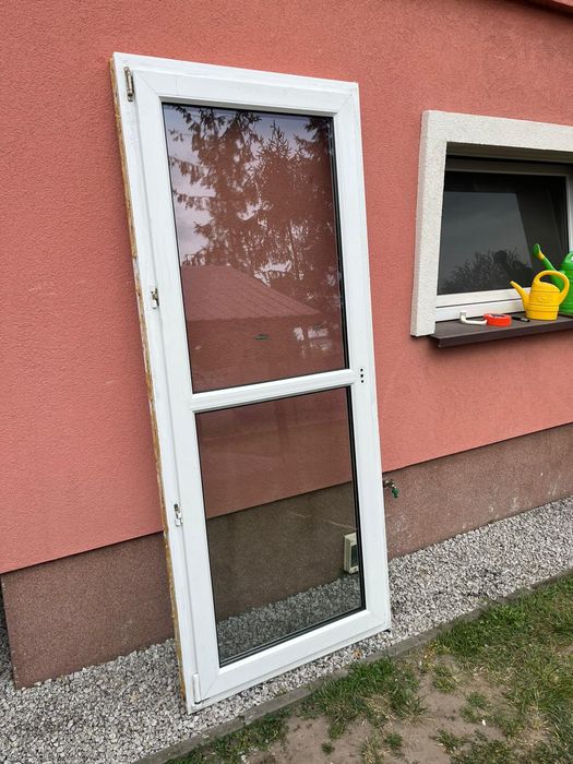 Drzwi balkonowe białe pcv