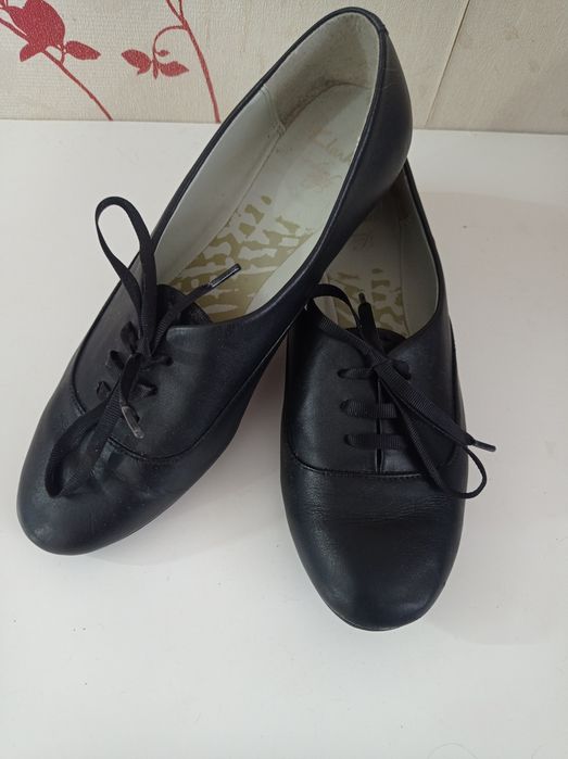 Туфлі Clarks. Шкіра