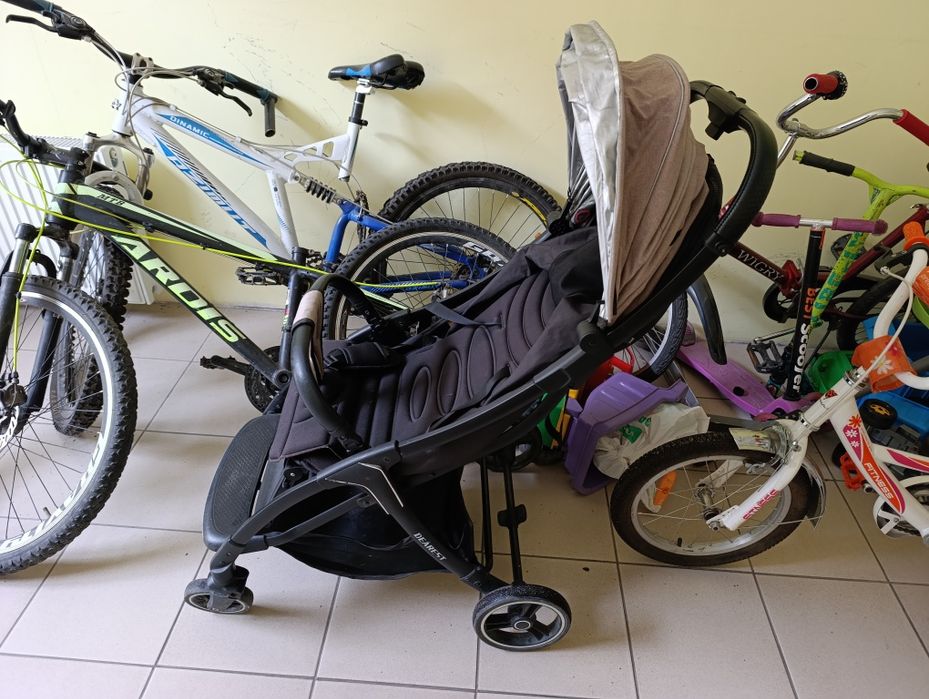 Продам прогулянкову коляску