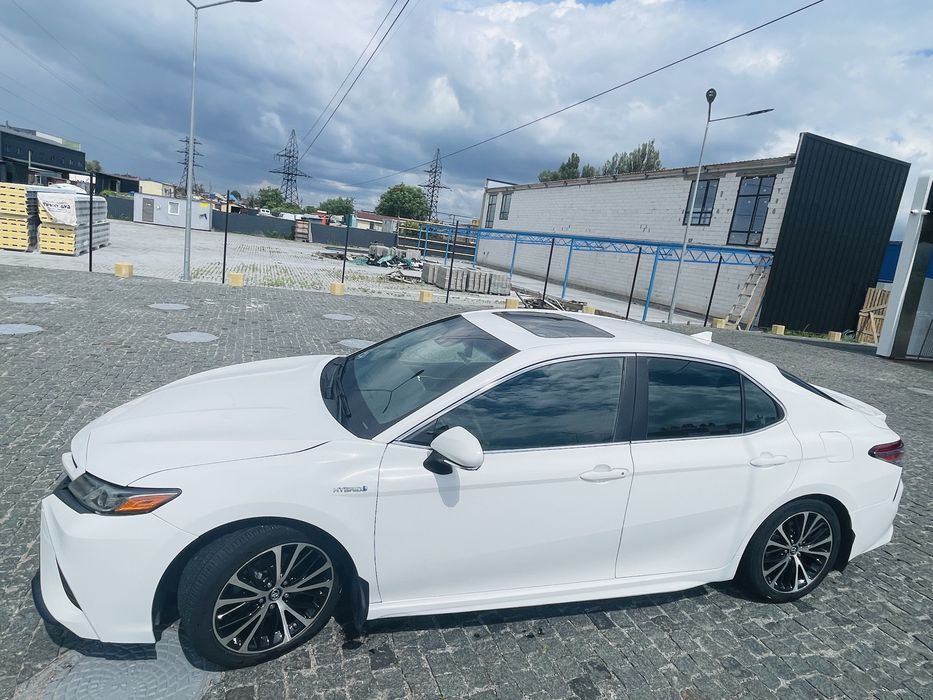 Toyota Camry 70 (гібрід) 2018 рік