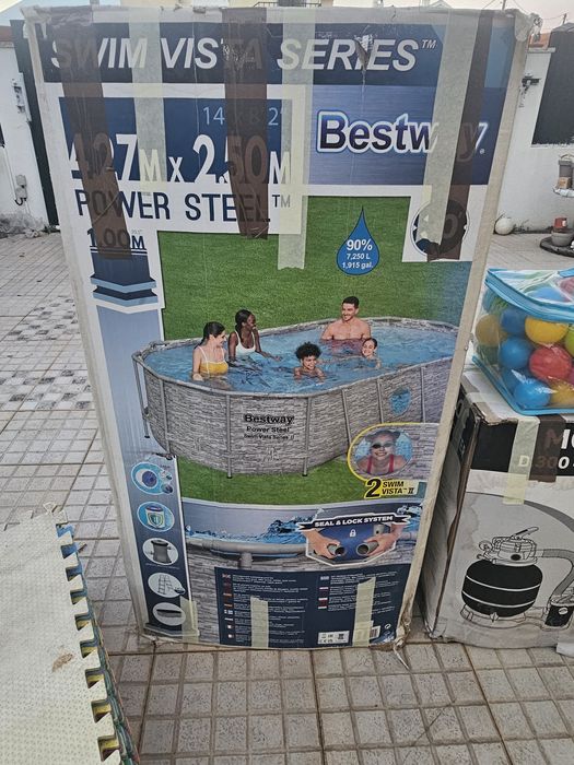 Piscina Bestway + Monobloco filtragem

Dimensões: 427x250x250x100 cm