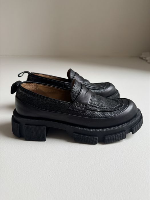 Шкіряні масивні, але зручні лофери te.shoes