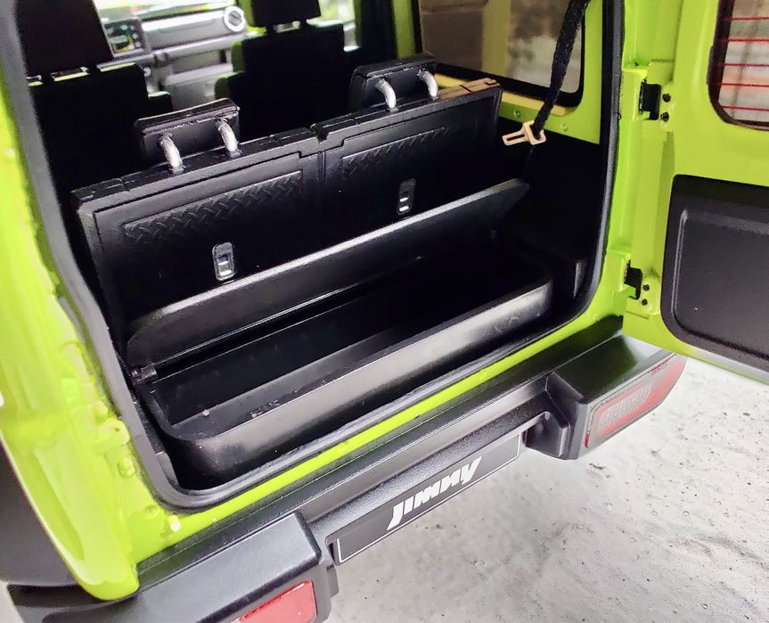 Модель Suzuki Jimny LCD 1/18