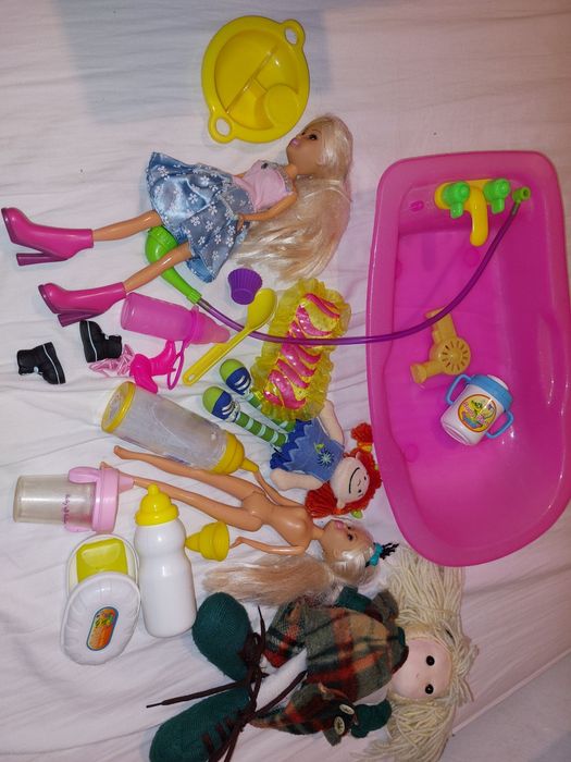 Zestaw lalek z wanienką dla dzieci