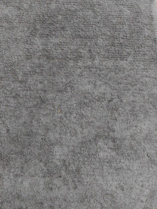 Tapete cinzento pelo curto