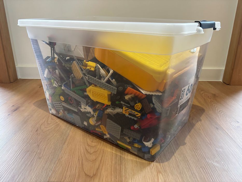 #Mix LEGO + około 180 figurek do poskładania