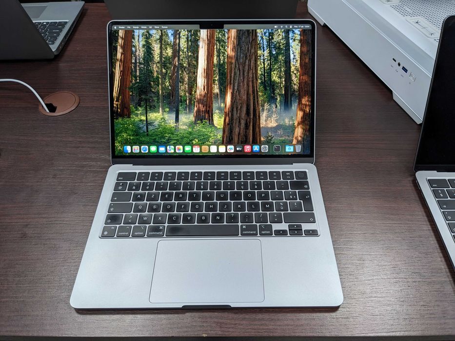 13" Apple Macbook Air A2681 M2 16GB 1TB SSD A