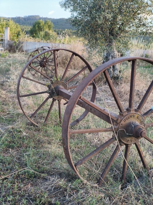 Rodas de caroça antigas