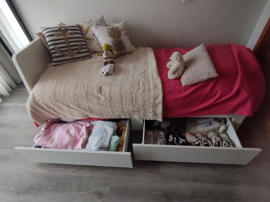 Cama solteiro branca