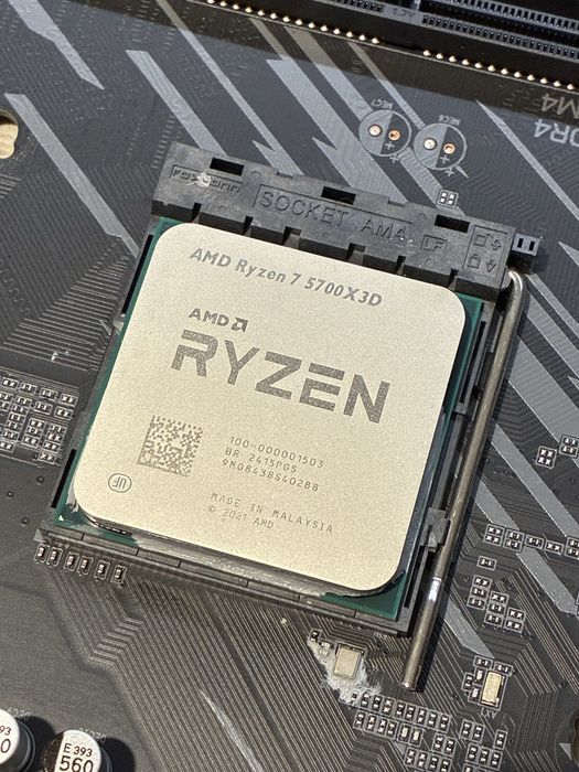 AMD Ryzen 7 5700X3D i  Gigabyte B550 AORUS ELITE V2