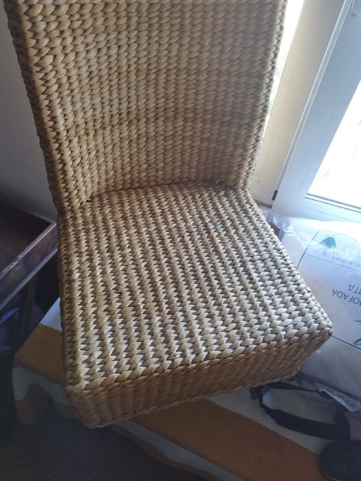Cadeira em verga nunca usada