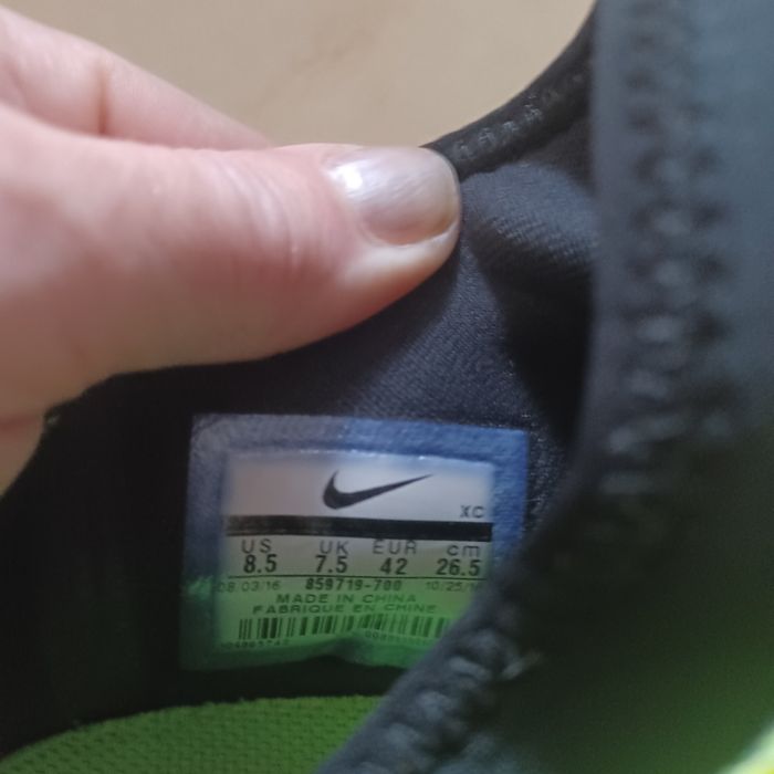 Buty Nike AIR ZOOM Ultra React HC do tenisa 42/26,5 cm