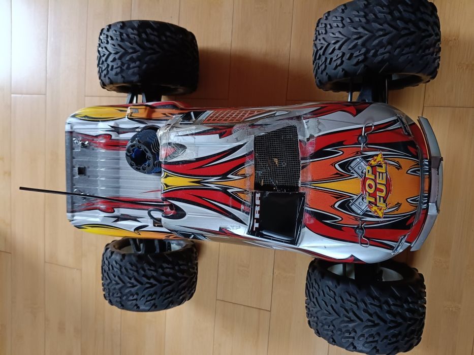 Traxxas revo nitro 3.3, 2.5r auto spalinowe