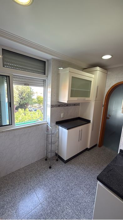 Quarto solteiro ou casal mobiliado na Moita próx. camara minucipal a 35 min. Para Lisboa