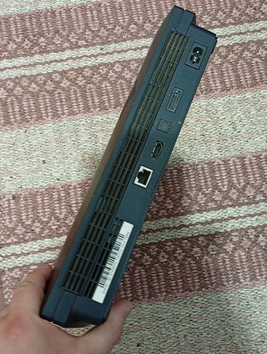 PS3 com avaria para retirar pecas