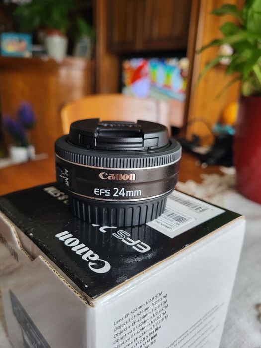 Objetiva Canon EF-S 24mm f/2.8 STM