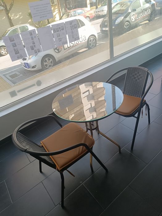 Mesa e 2 cadeiras