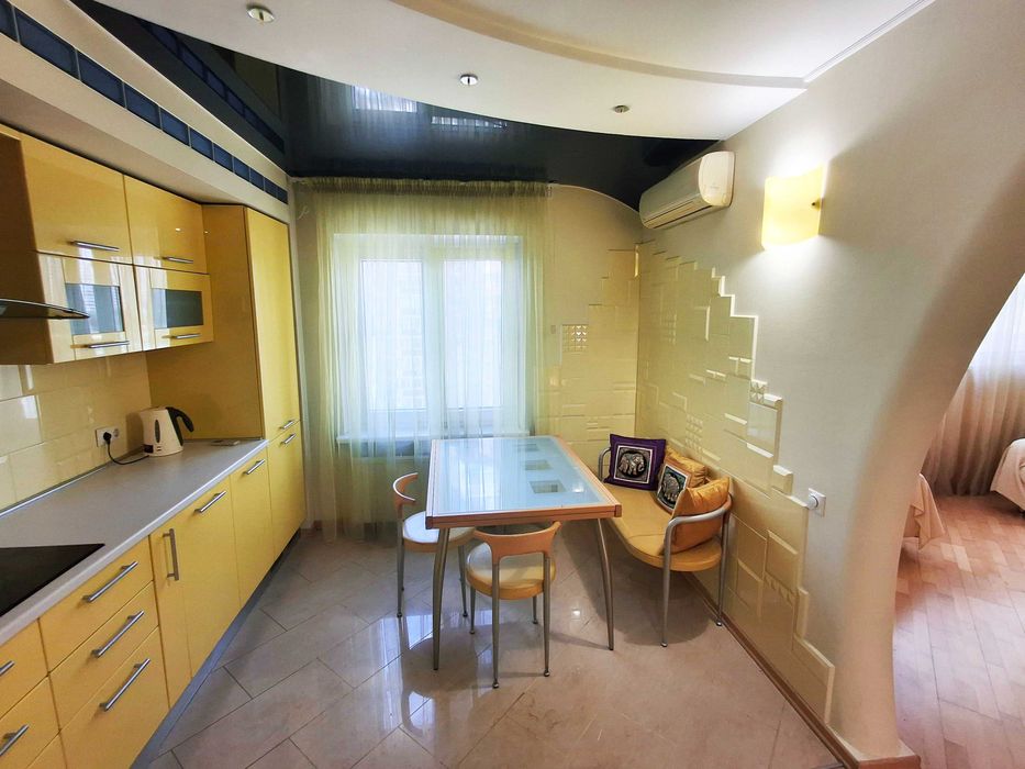 Оренда чудової 2 кімнатної квартири біля метро Позняки, 90м2, вул. Бориса Гмирі, 1/2