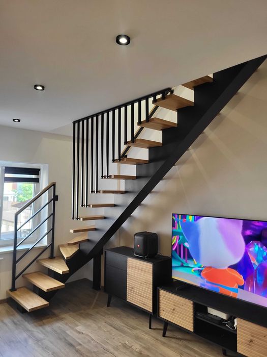 Schody na konstrukcji,samonośne