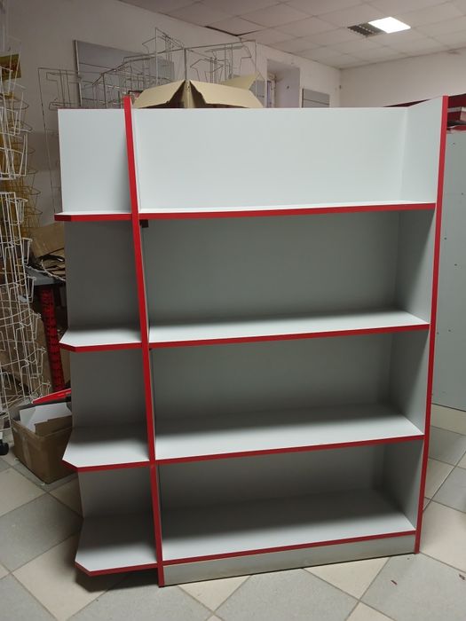 Стелаж із боковими виступами (полицями)