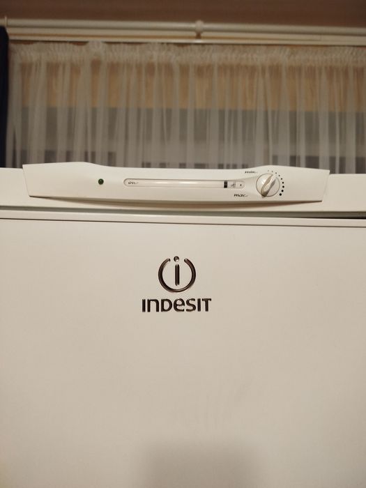 Холодильник Indesit . Індезіт холодильник. Не працює.
