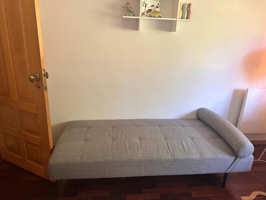 sofá confortável para relaxar KINDA