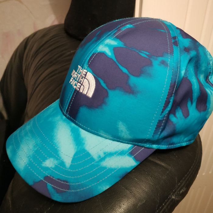 Продам бейсболку The North Face,Bulls