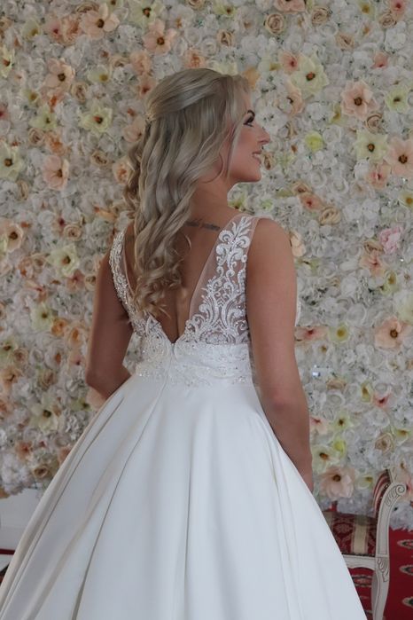 Suknia ślubna ivory Atłas elegancka tren