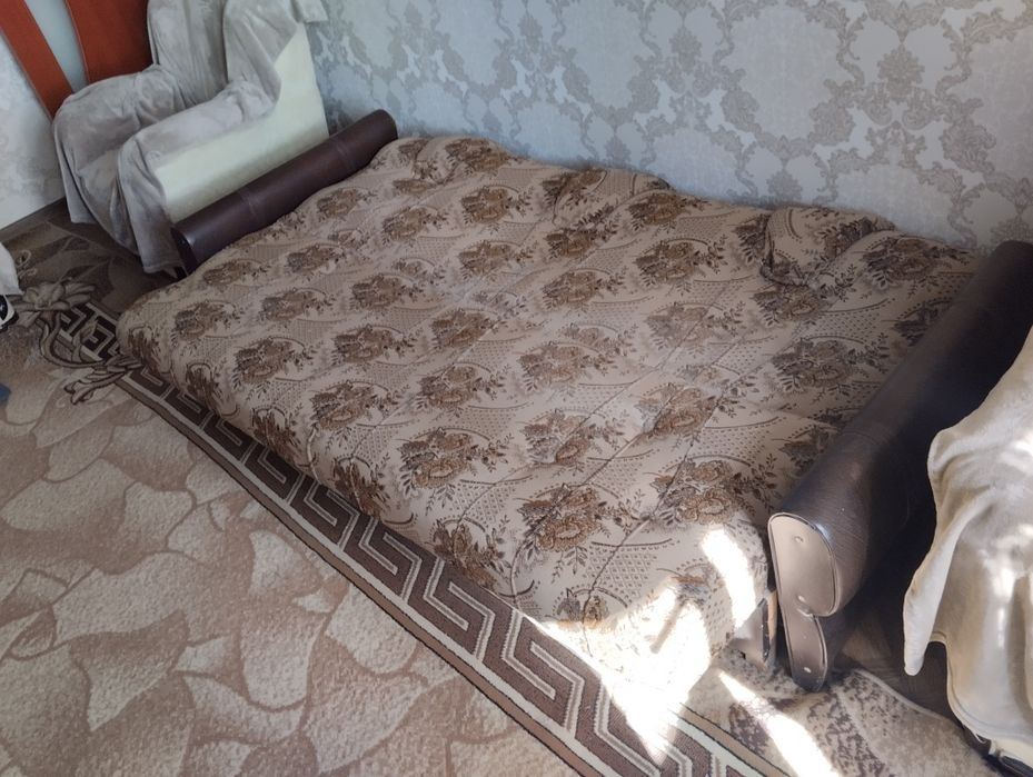 Диван і два крісла