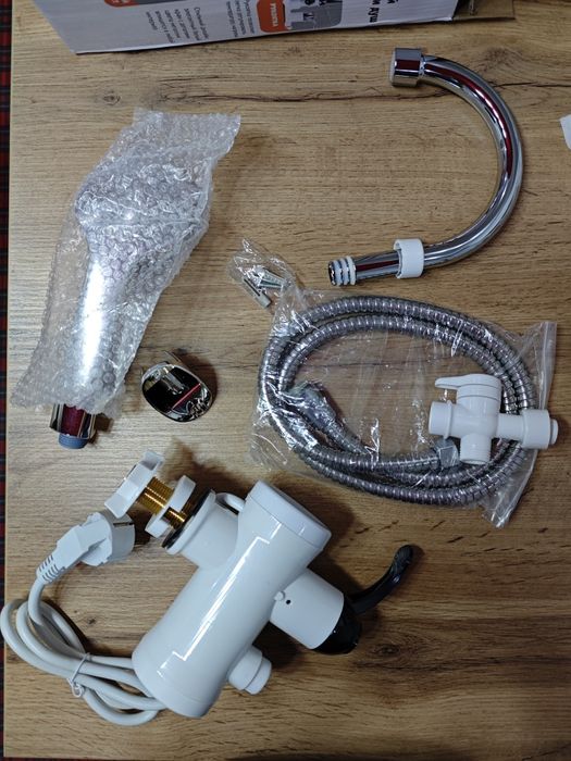 проточний електричний кран-водонагрівач із душем Delimano