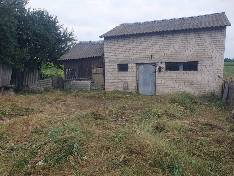 Продам цегляний будинок на три кімнати в затишному місці, село Лисівка.
