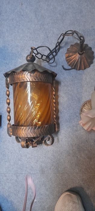Varios candeeiros e diversos estilos.64730287934593122