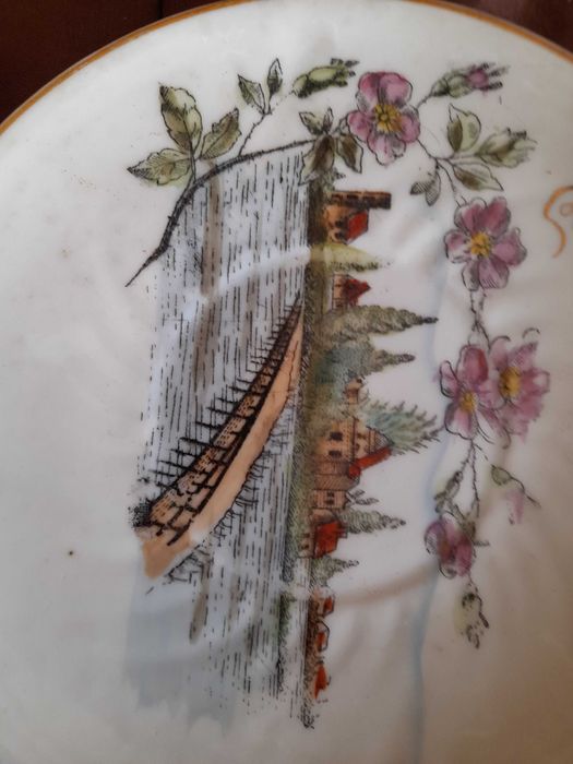 Pires + Chávena em Faiança da Vista Alegre --Muito antiga