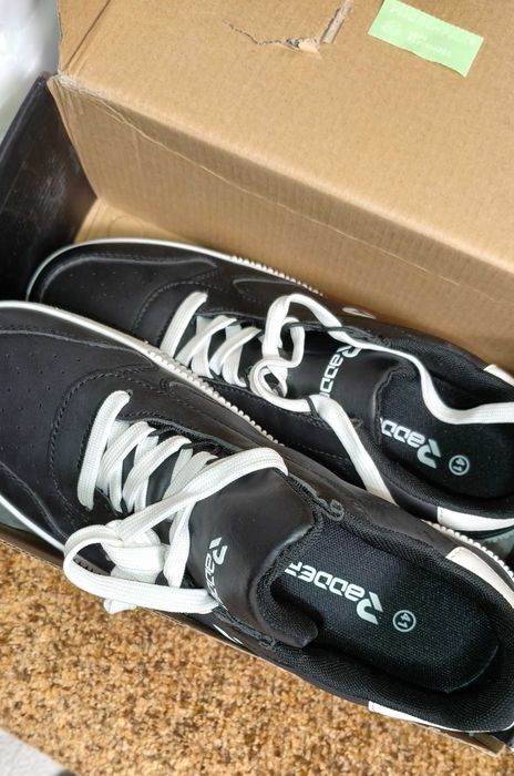 Кросівки жіночі кожані