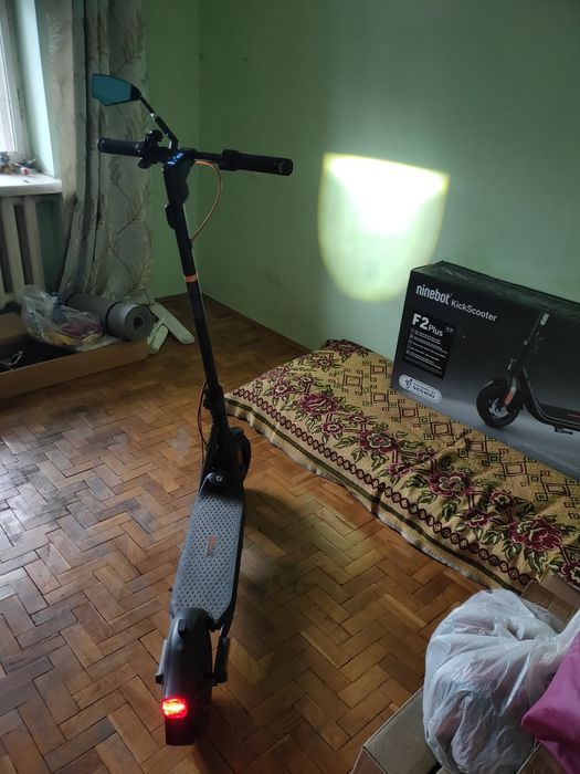 Електросамокат Segway Ninebot F2 Plus