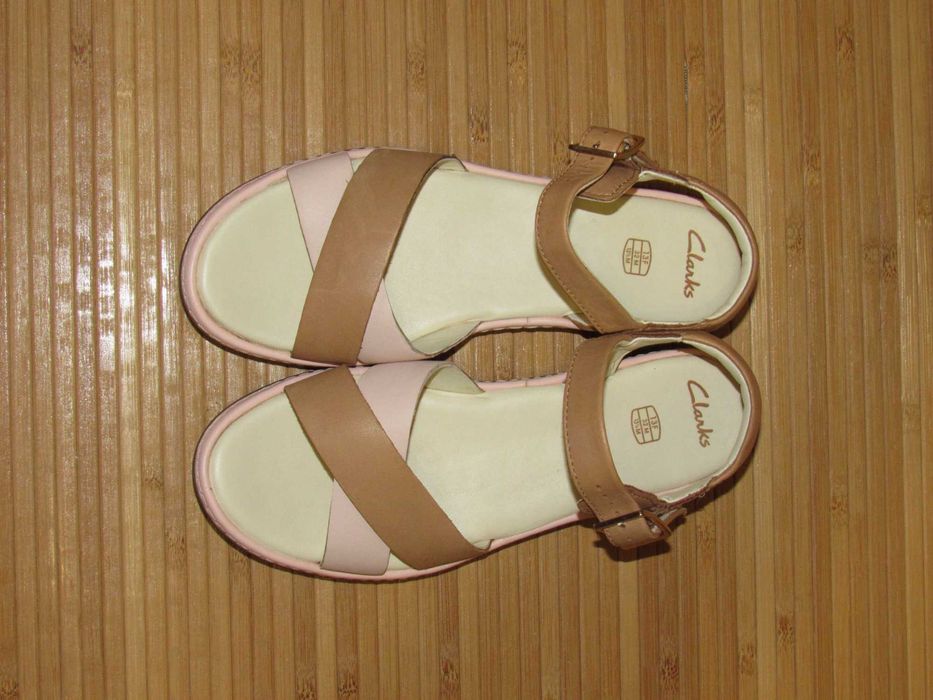 Босоніжки шкіряні Clarks Skylark Pure K; EUR - 32
