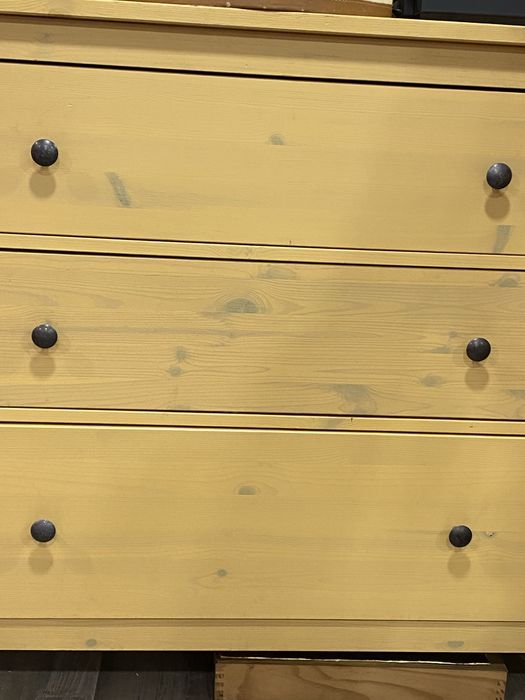 Moderna Comoda/camiseiro em amarelo muito bom estado