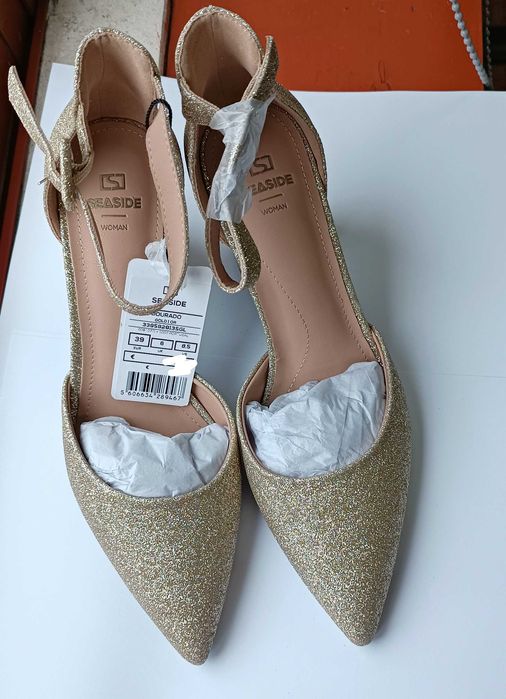 Sandálias Novas Cor dourada brilhantes