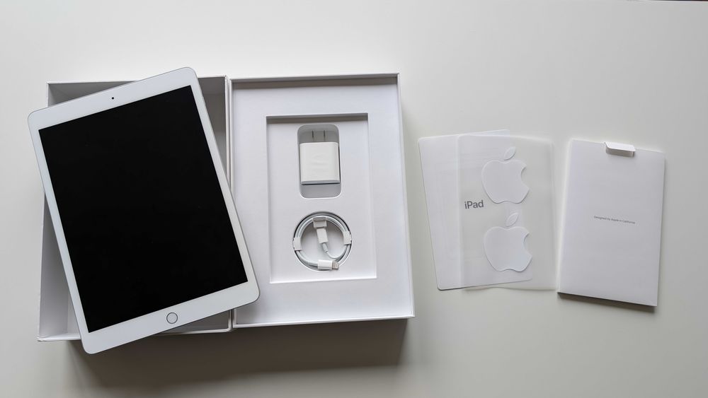 Планшет Apple iPad 10.2" 8th gen 2020 Wi-Fi 128GB Silver open box
