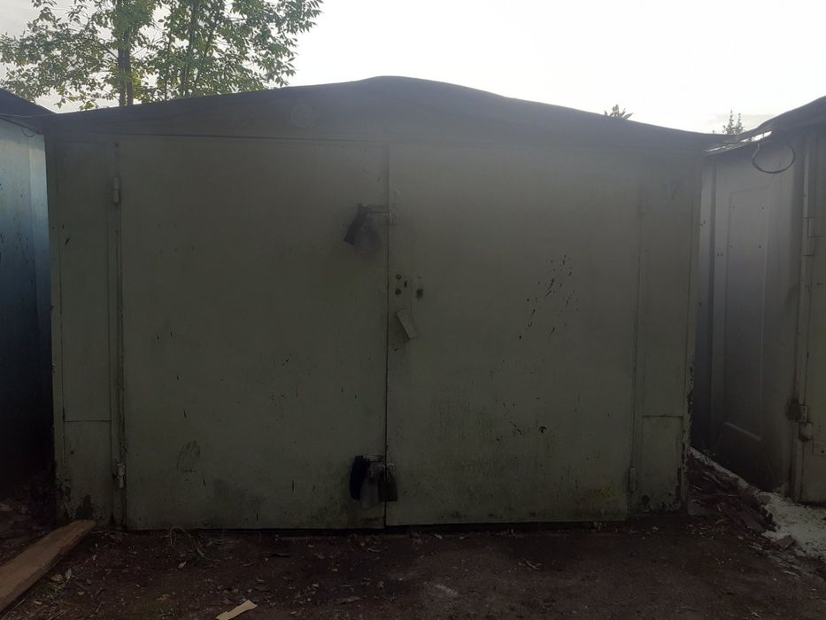 Гараж паркомісце для авто для машини металевий гараж кооператив: 2 399 ...