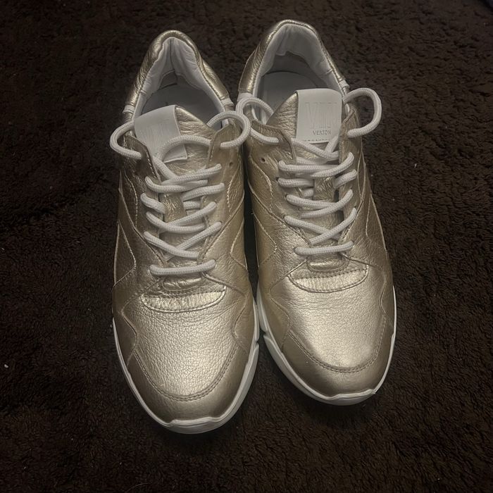 Женские кроссовки