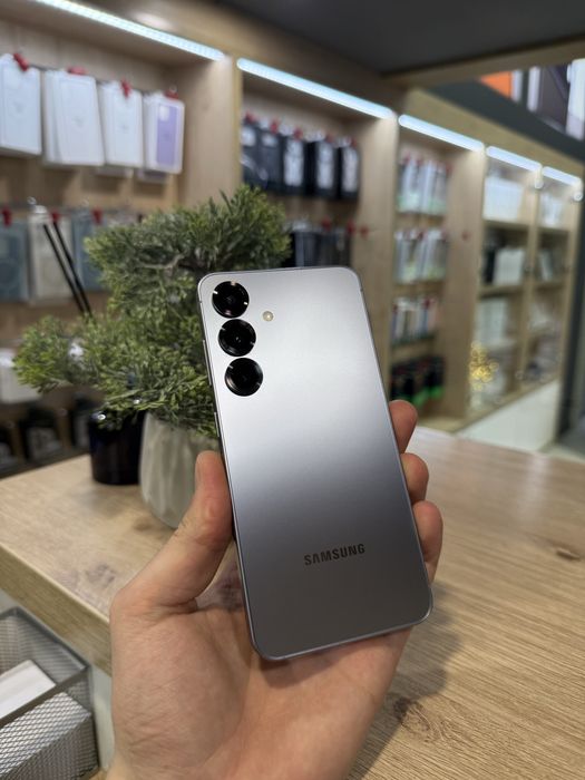 Б/у Samsung Galaxy S25 12/128Gb Silver | USA