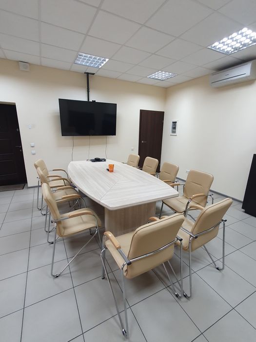 Продам великий стіл для конференцій