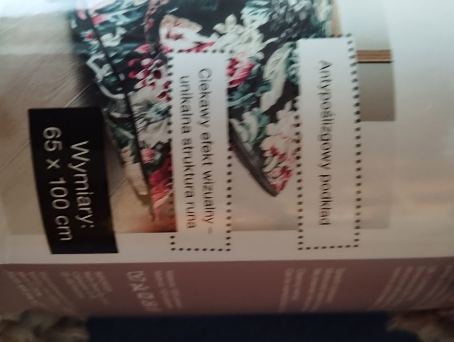 Beżowy puszysty dywanik Smukee 65x100 cm Nowy