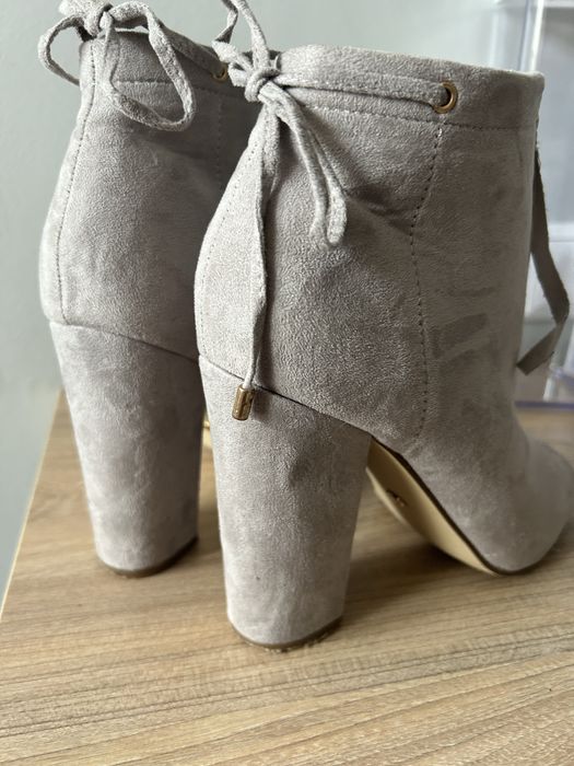 Botki obcas slupek zamek kokardka  odkryte palce bez palcow