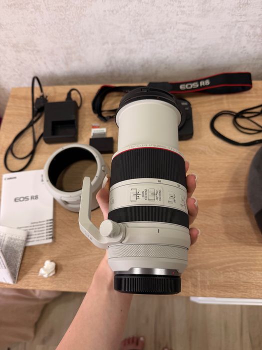 Фотоапарат Canon EOS R8 Body та обʼєктив Canon RF 70-200mm f/2.8L IS USM LENS
