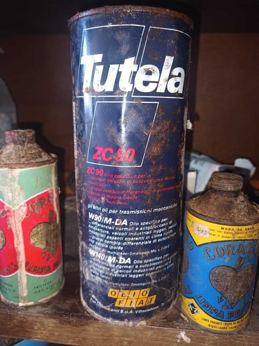 Latas antigas (tintas, oleo, etc.)