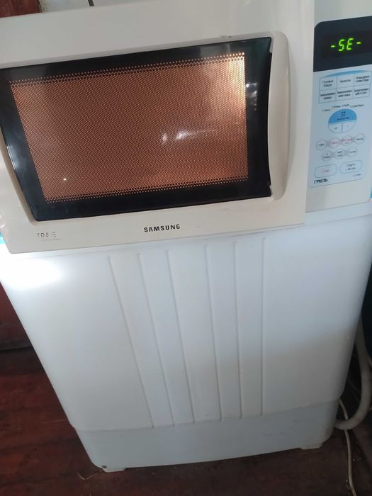 Продам Микроволновку SAMSUNG G2739 NR